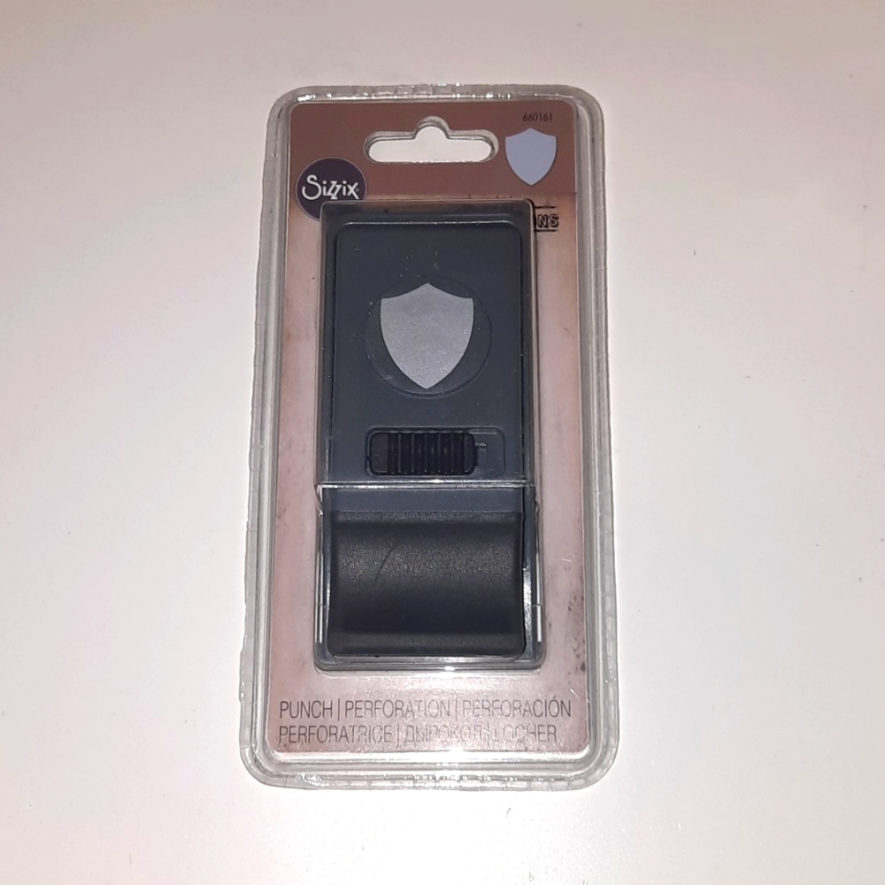 Shield paper punch • Tim Holtz • Sizzix